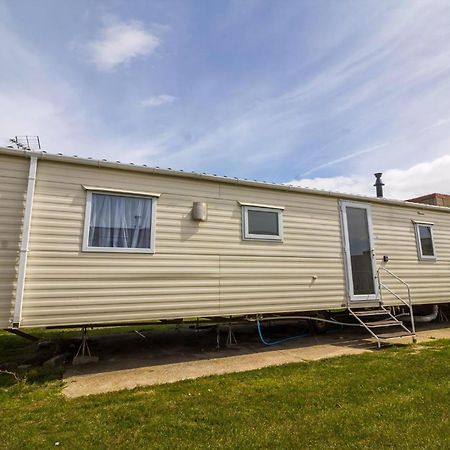 Superb 8 Berth Caravan Near Walton-On-The-Naze In Essex Ref 17175 Εξωτερικό φωτογραφία