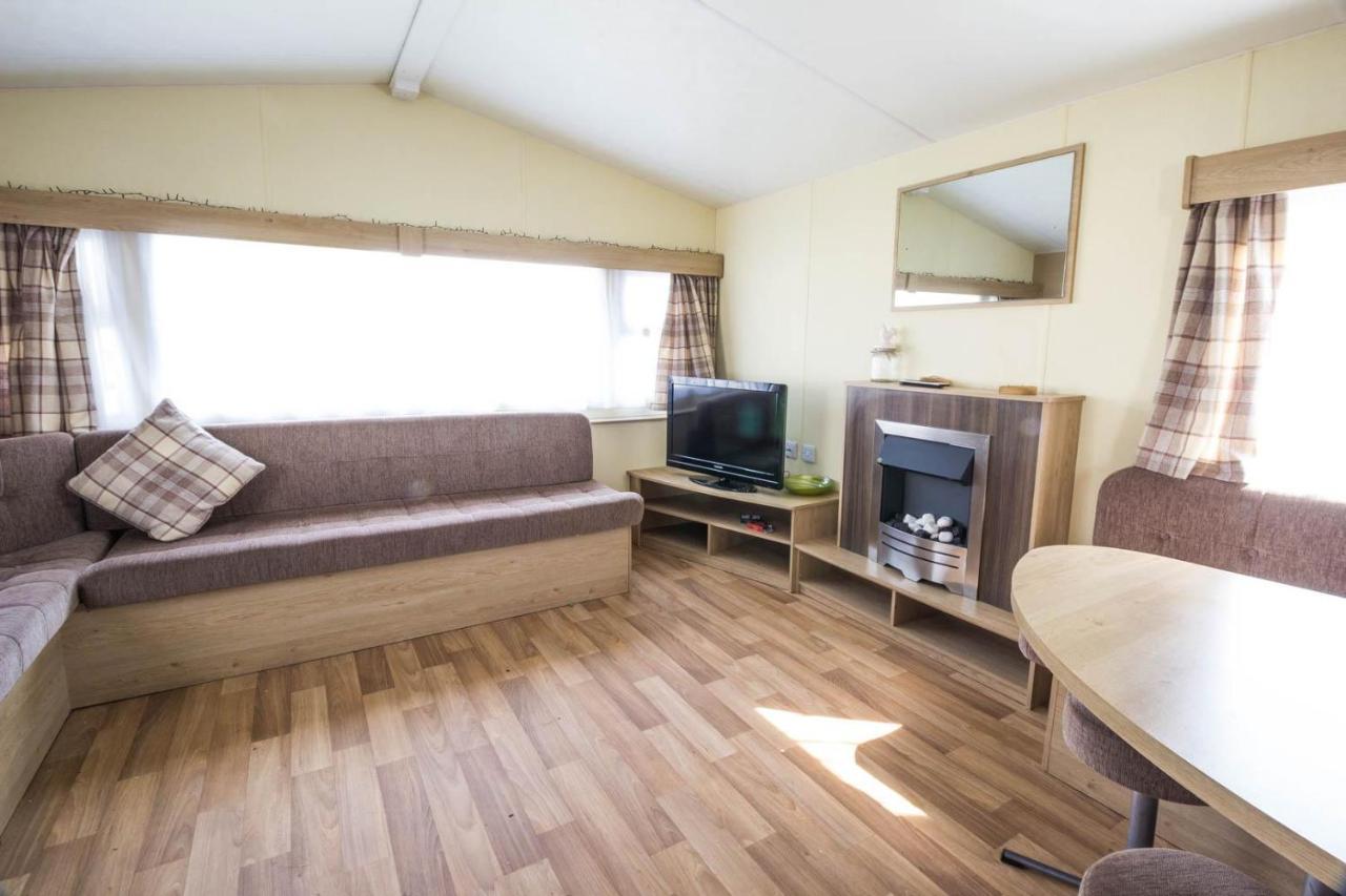 Superb 8 Berth Caravan Near Walton-On-The-Naze In Essex Ref 17175 Εξωτερικό φωτογραφία