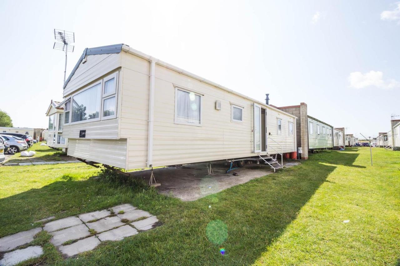 Superb 8 Berth Caravan Near Walton-On-The-Naze In Essex Ref 17175 Εξωτερικό φωτογραφία