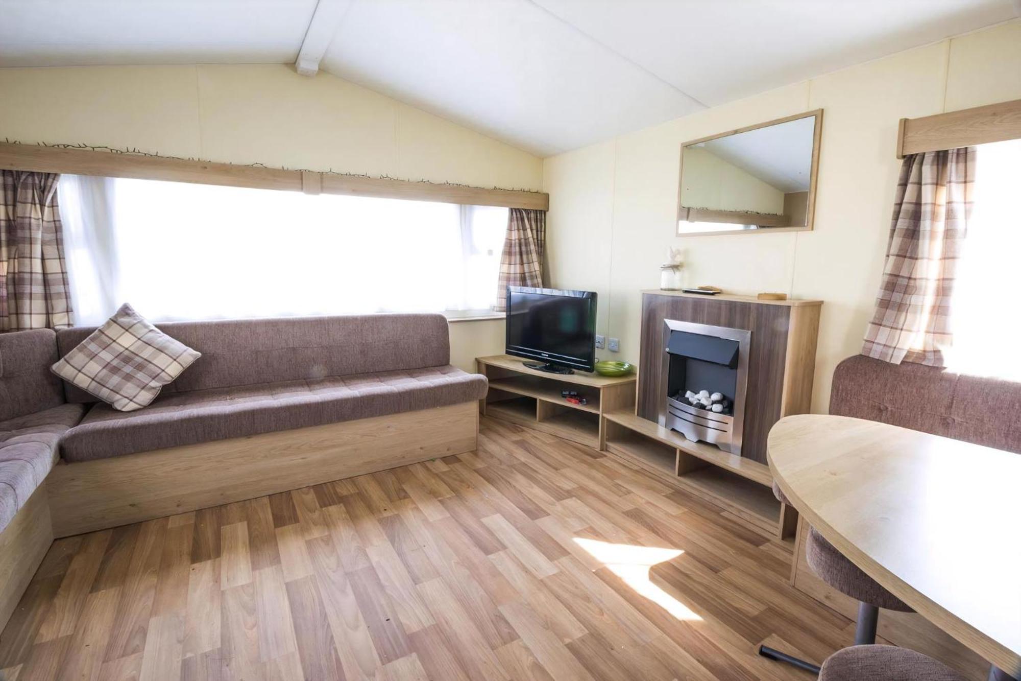 Superb 8 Berth Caravan Near Walton-On-The-Naze In Essex Ref 17175 Εξωτερικό φωτογραφία