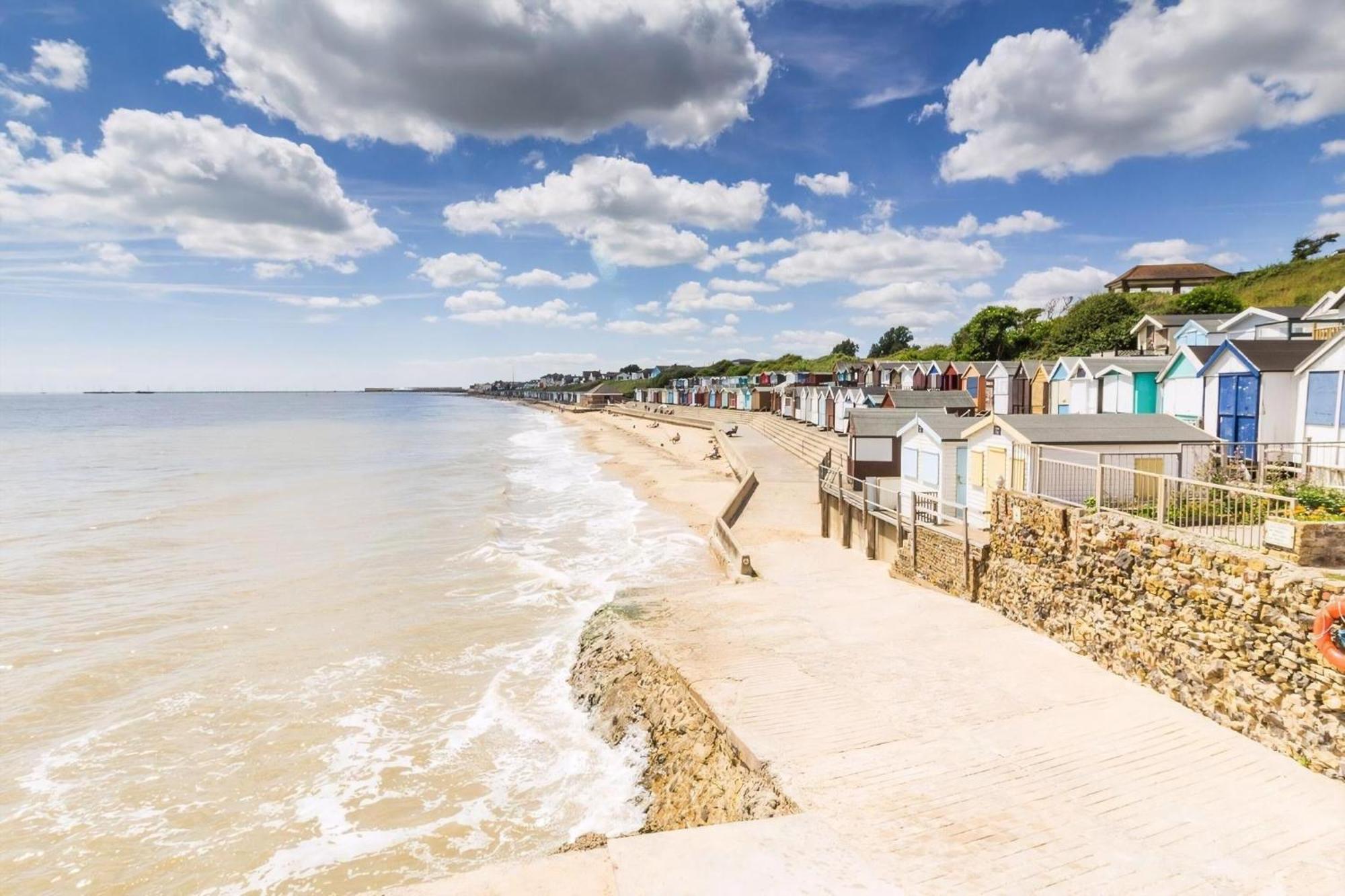 Superb 8 Berth Caravan Near Walton-On-The-Naze In Essex Ref 17175 Εξωτερικό φωτογραφία